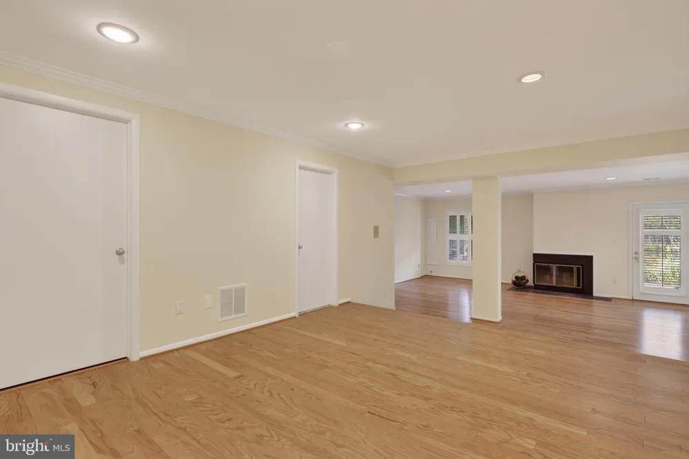 1987 LAKEPORT WAY Reston, VA 20191
