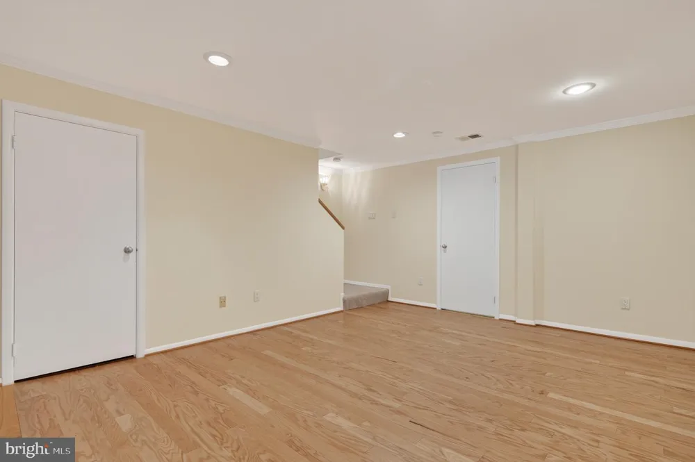 1987 LAKEPORT WAY Reston, VA 20191