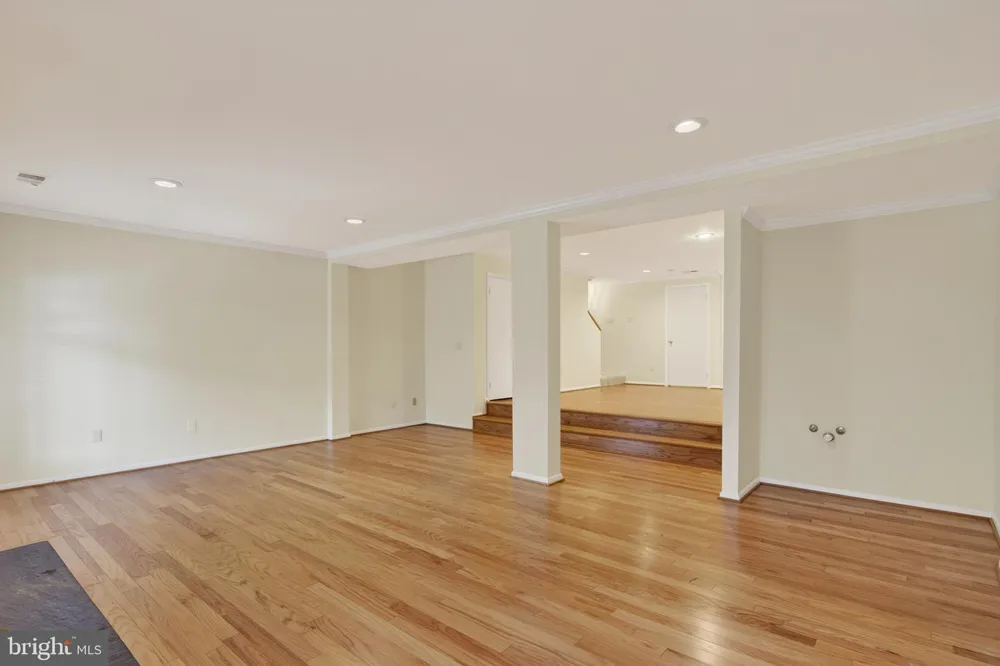 1987 LAKEPORT WAY Reston, VA 20191