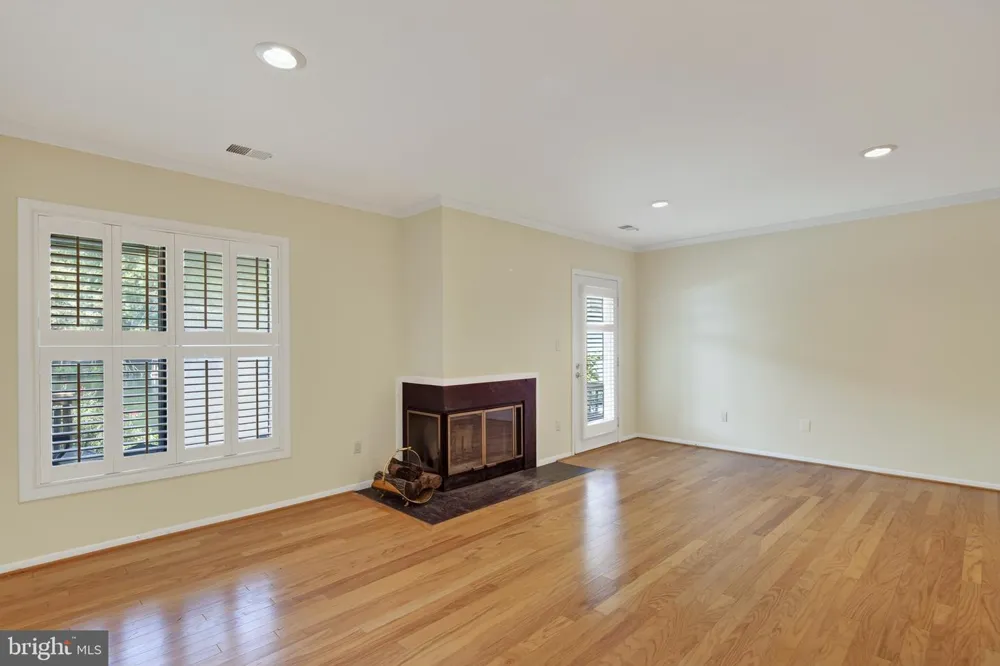 1987 LAKEPORT WAY Reston, VA 20191