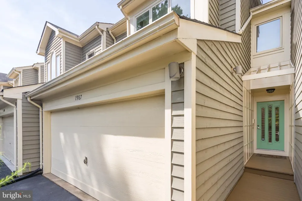 1987 LAKEPORT WAY Reston, VA 20191