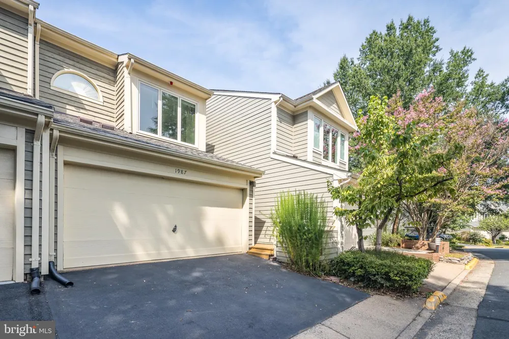 1987 LAKEPORT WAY Reston, VA 20191
