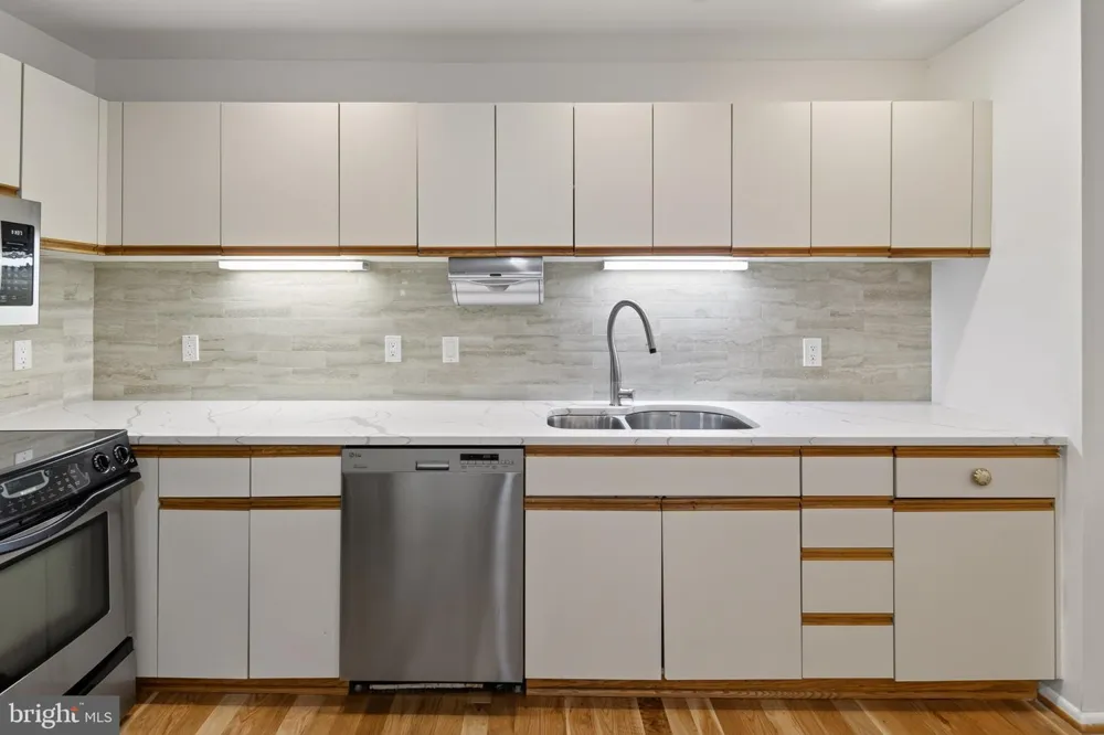 1987 LAKEPORT WAY Reston, VA 20191