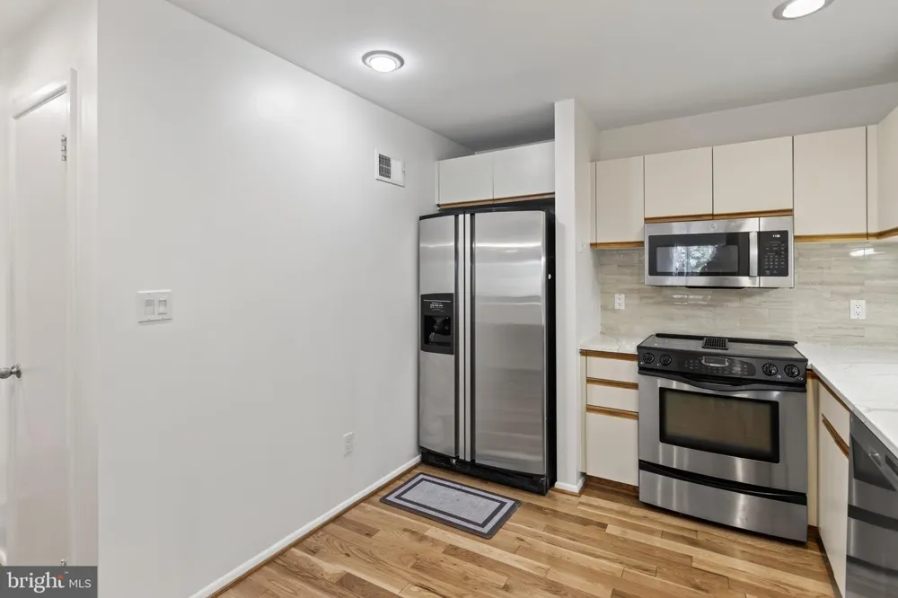 1987 LAKEPORT WAY Reston, VA 20191
