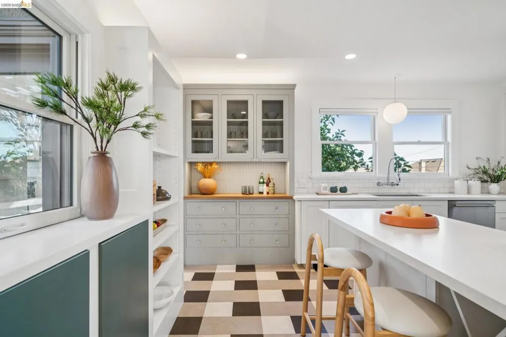 342 Elwood Ave Oakland, CA 94610