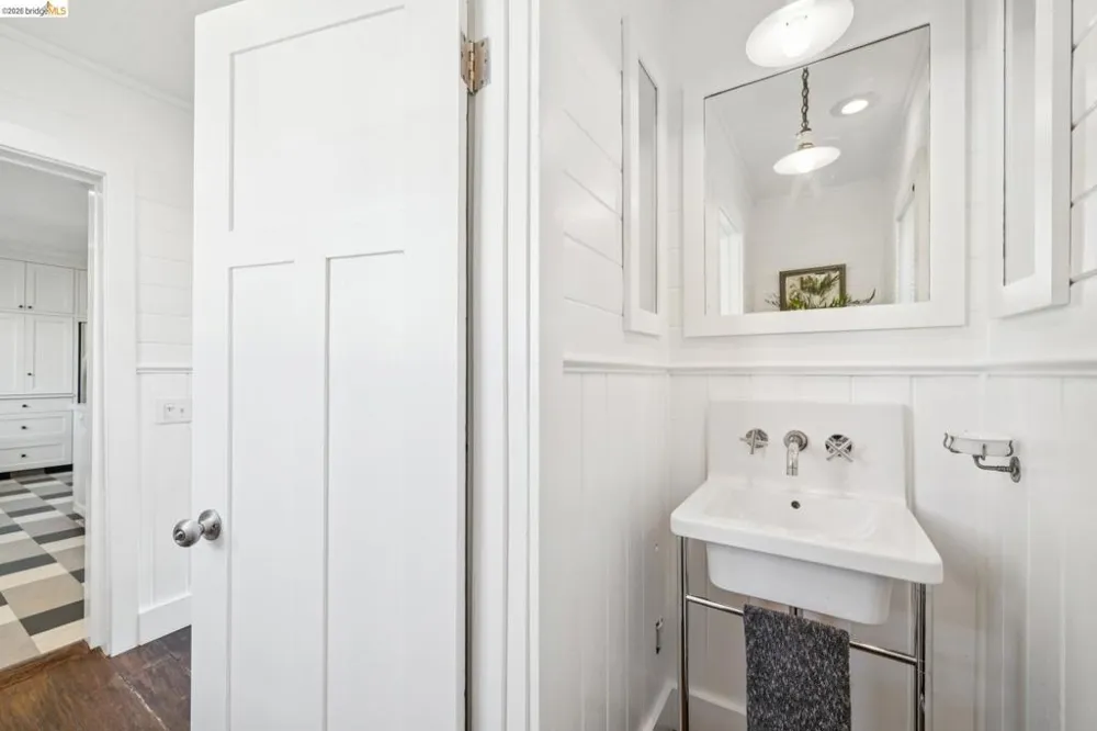 342 Elwood Ave Oakland, CA 94610