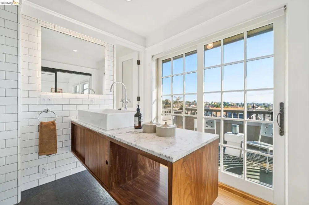 342 Elwood Ave Oakland, CA 94610