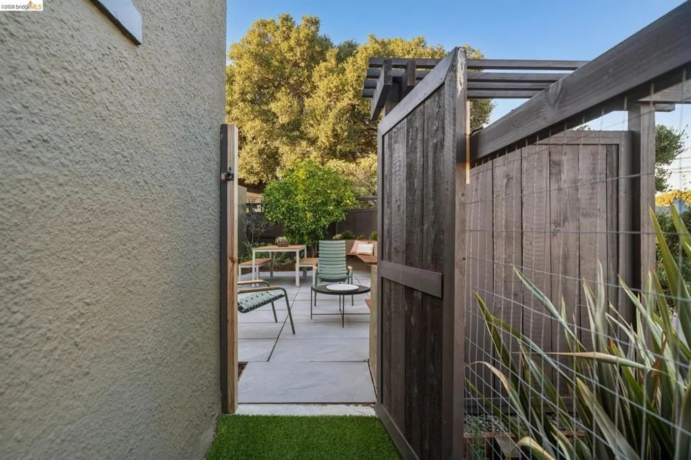 342 Elwood Ave Oakland, CA 94610