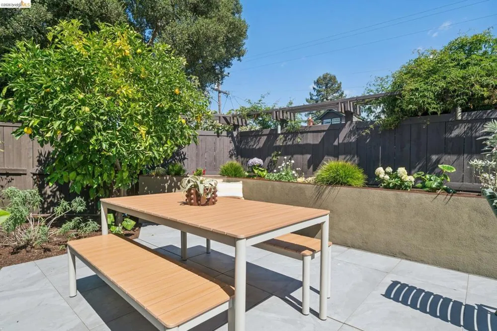 342 Elwood Ave Oakland, CA 94610