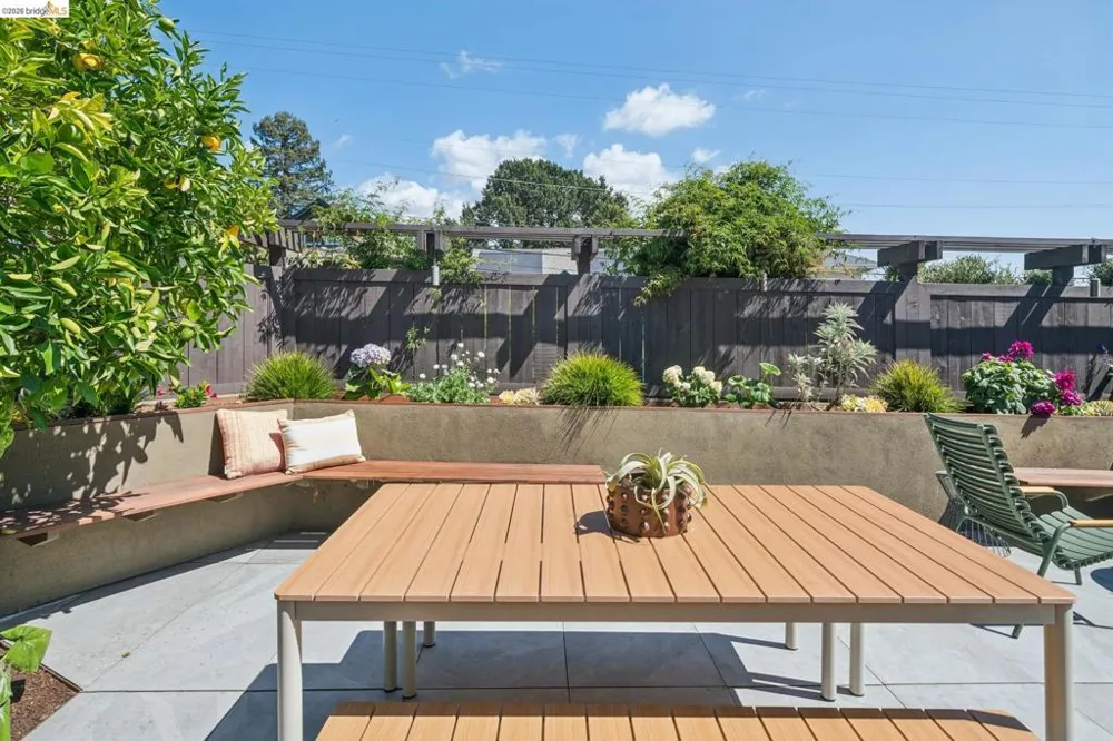 342 Elwood Ave Oakland, CA 94610
