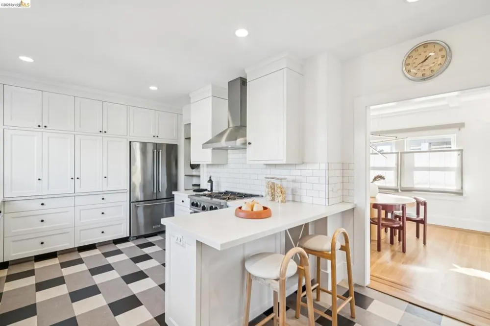 342 Elwood Ave Oakland, CA 94610
