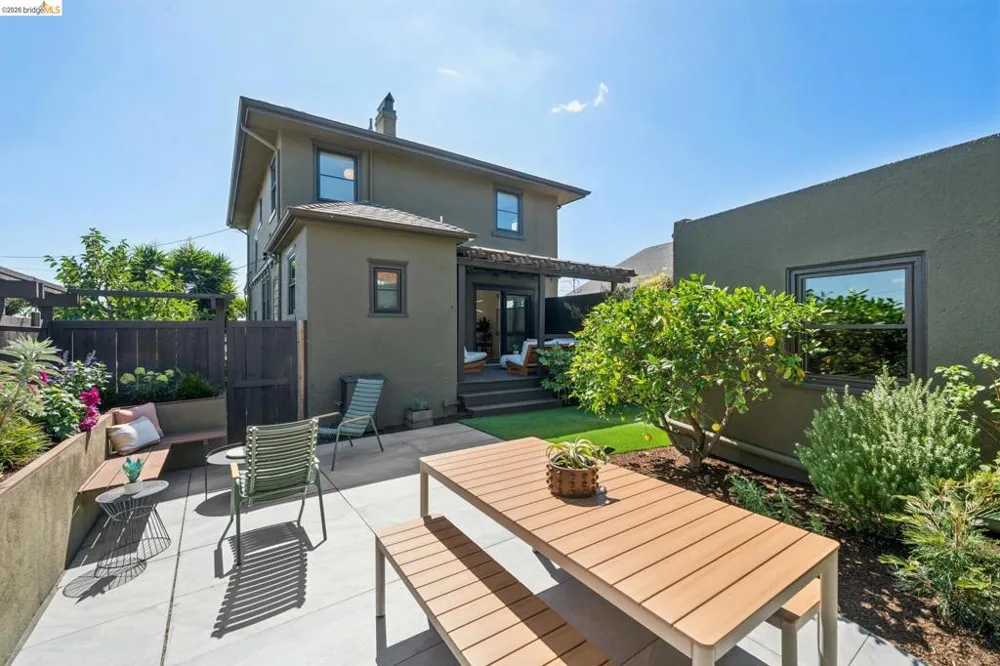 342 Elwood Ave Oakland, CA 94610