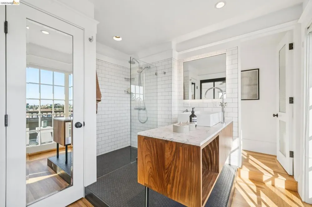 342 Elwood Ave Oakland, CA 94610