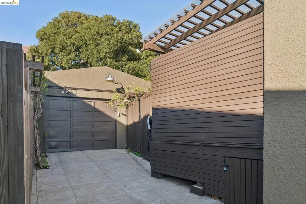 342 Elwood Ave Oakland, CA 94610