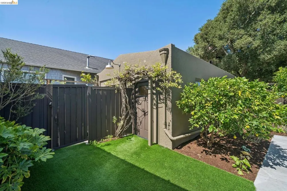 342 Elwood Ave Oakland, CA 94610
