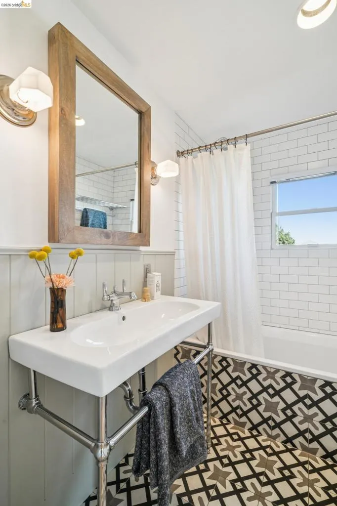 342 Elwood Ave Oakland, CA 94610
