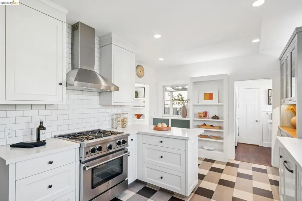 342 Elwood Ave Oakland, CA 94610