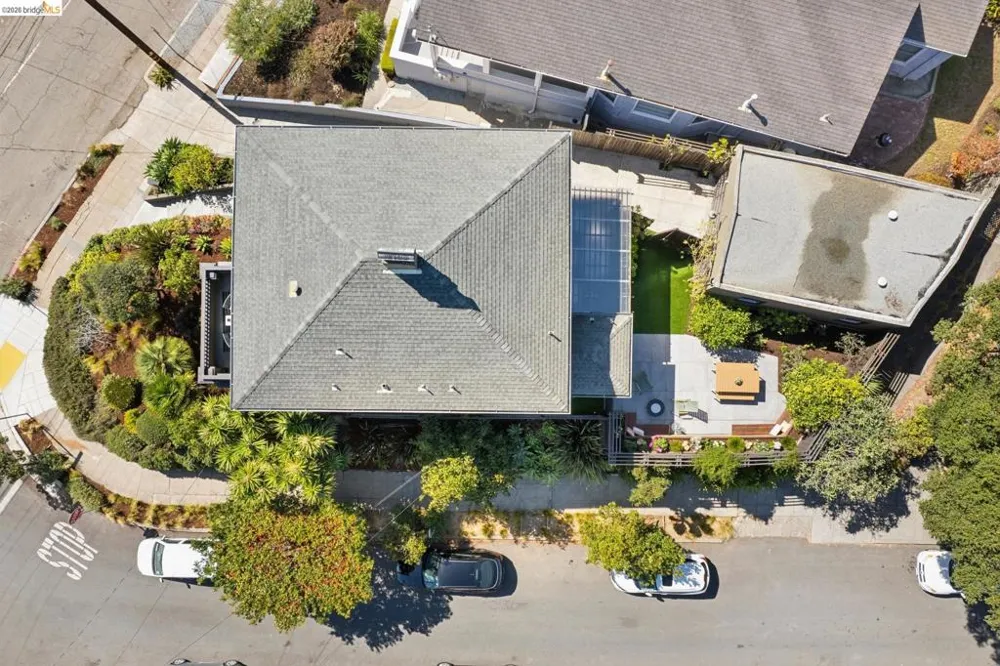 342 Elwood Ave Oakland, CA 94610