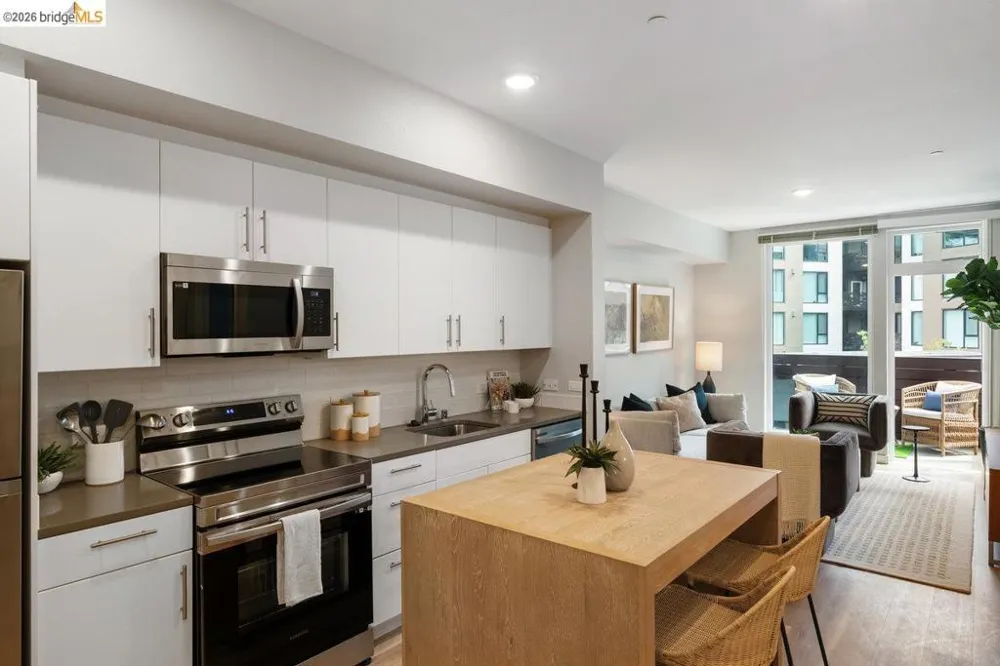 260 Brooklyn Basin Way #403 Oakland, CA 94606