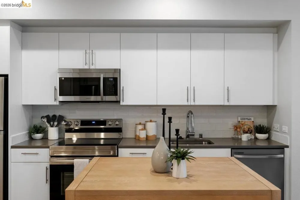 260 Brooklyn Basin Way #403 Oakland, CA 94606