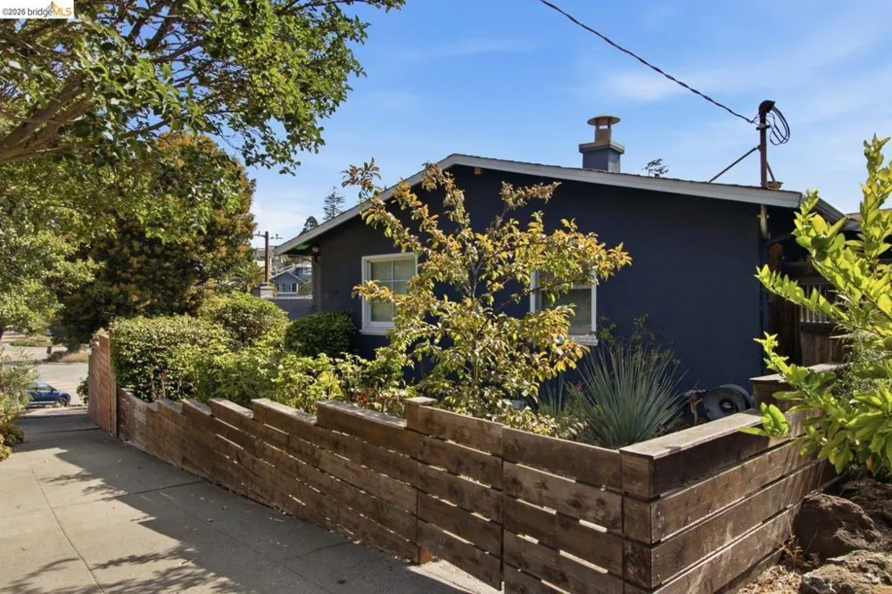 494 Jean St Oakland, CA 94610
