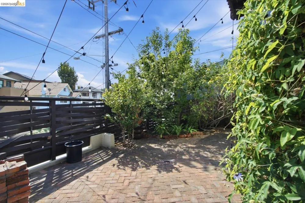 494 Jean St Oakland, CA 94610