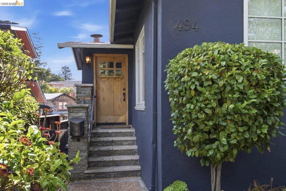 494 Jean St Oakland, CA 94610