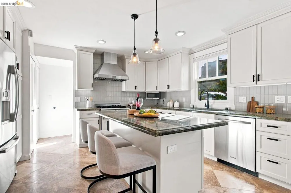 494 Jean St Oakland, CA 94610