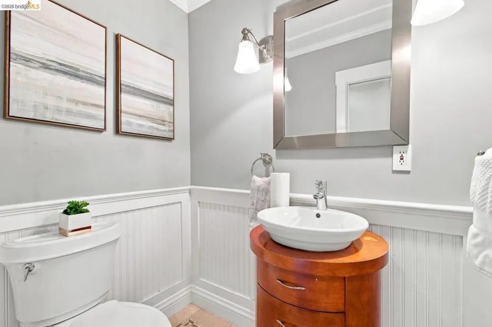 494 Jean St Oakland, CA 94610