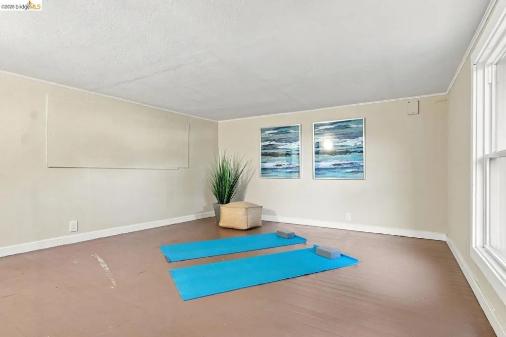 494 Jean St Oakland, CA 94610