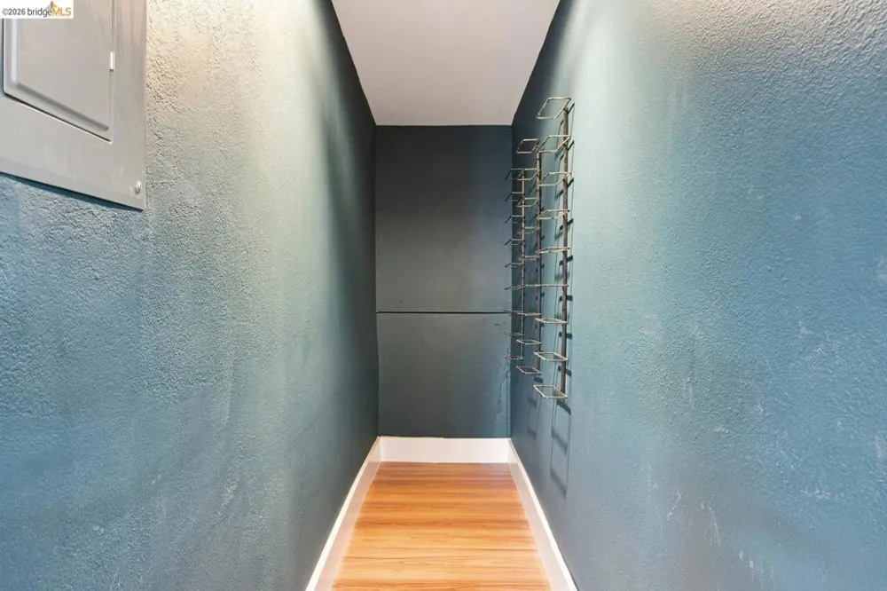 494 Jean St Oakland, CA 94610