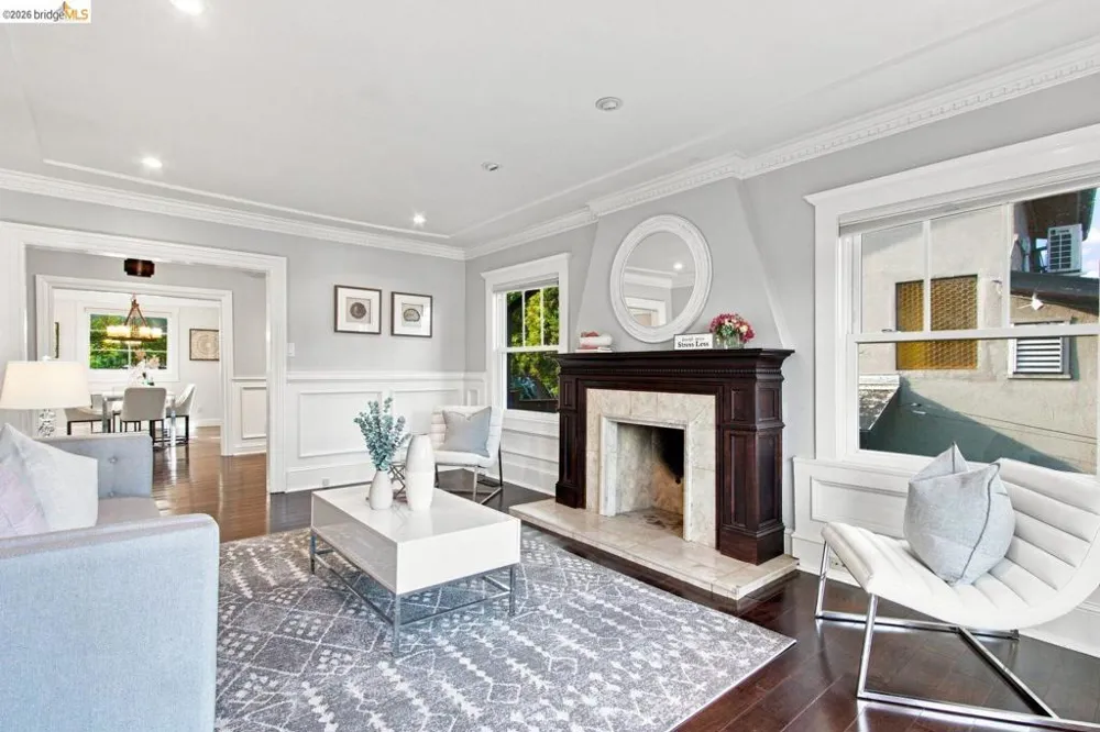 494 Jean St Oakland, CA 94610
