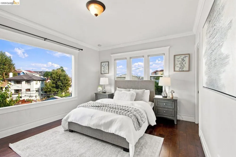 494 Jean St Oakland, CA 94610