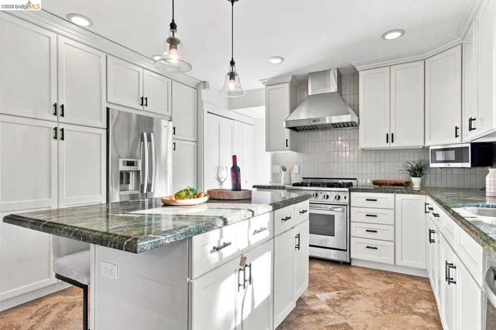 494 Jean St Oakland, CA 94610