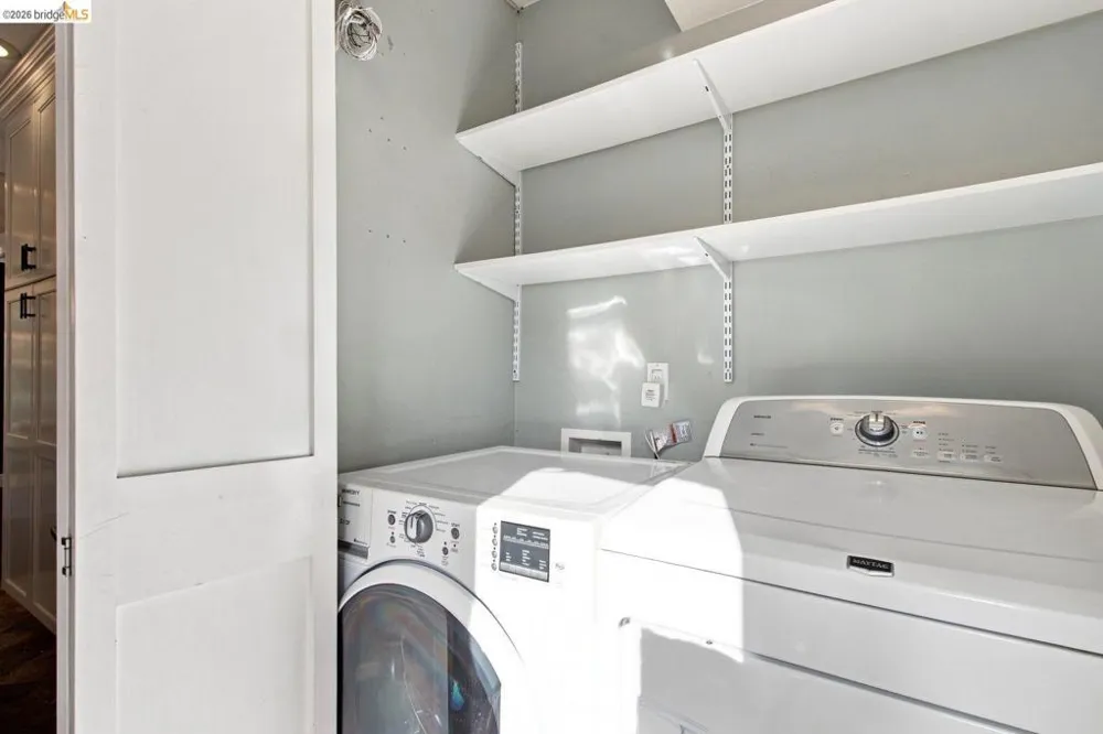494 Jean St Oakland, CA 94610