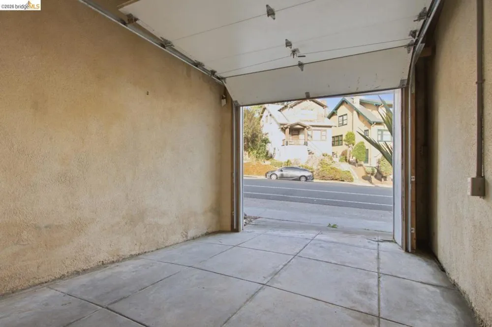 494 Jean St Oakland, CA 94610