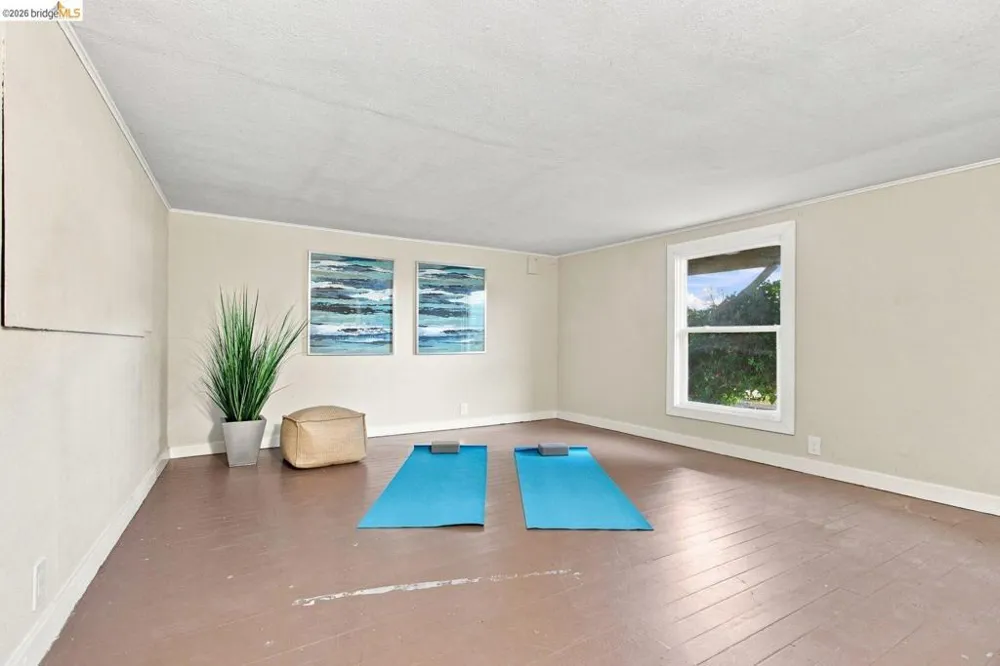 494 Jean St Oakland, CA 94610