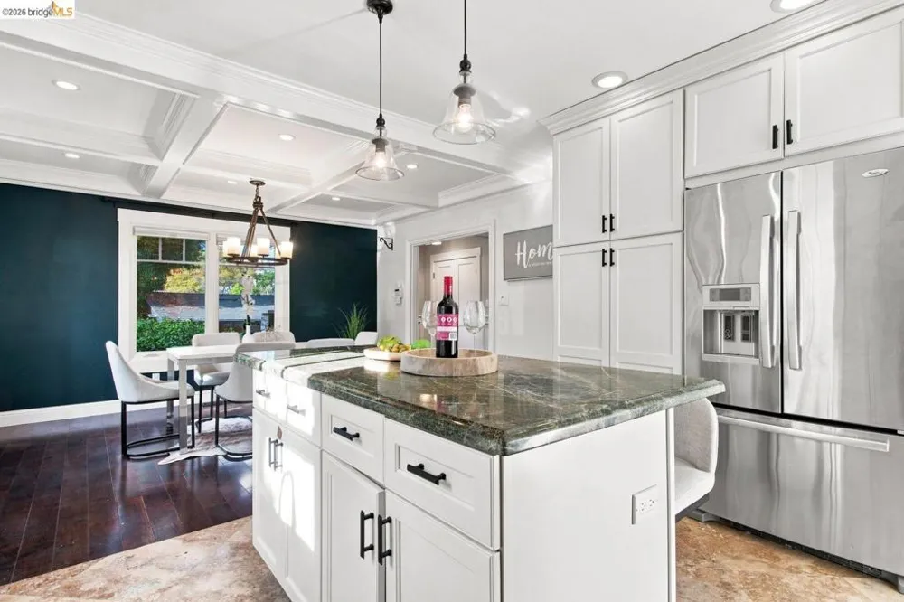 494 Jean St Oakland, CA 94610