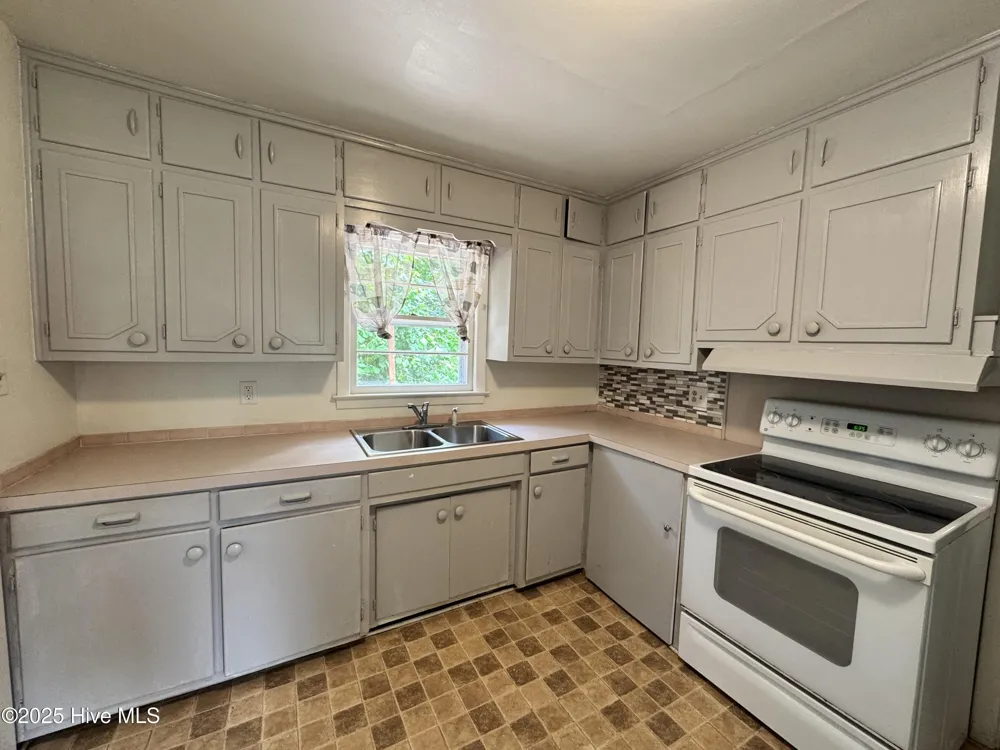 218 Edgewood Drive Jacksonville, NC 28546
