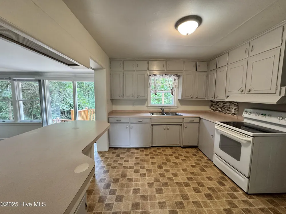 218 Edgewood Drive Jacksonville, NC 28546