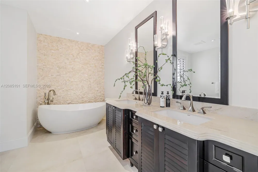 7730 SW 68 Terrace Miami, FL 33143