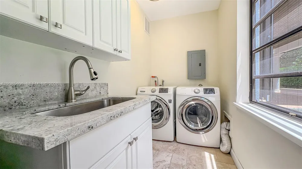 7730 SW 68 Terrace Miami, FL 33143