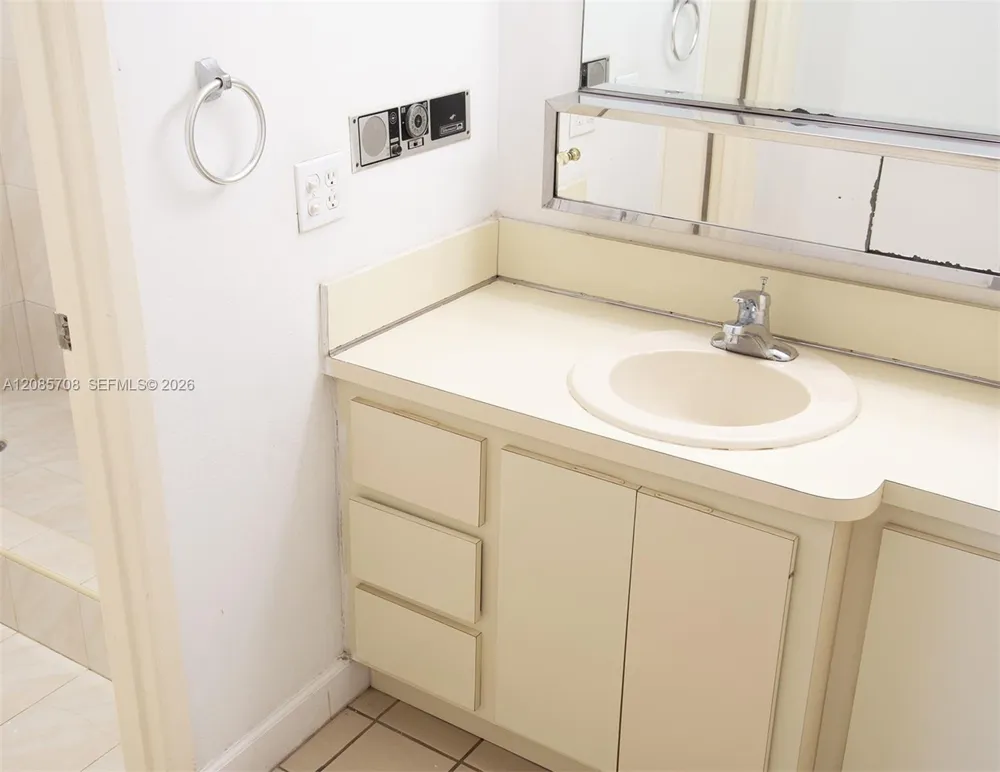 506 NW 87th Ave #212 Miami, FL 33172