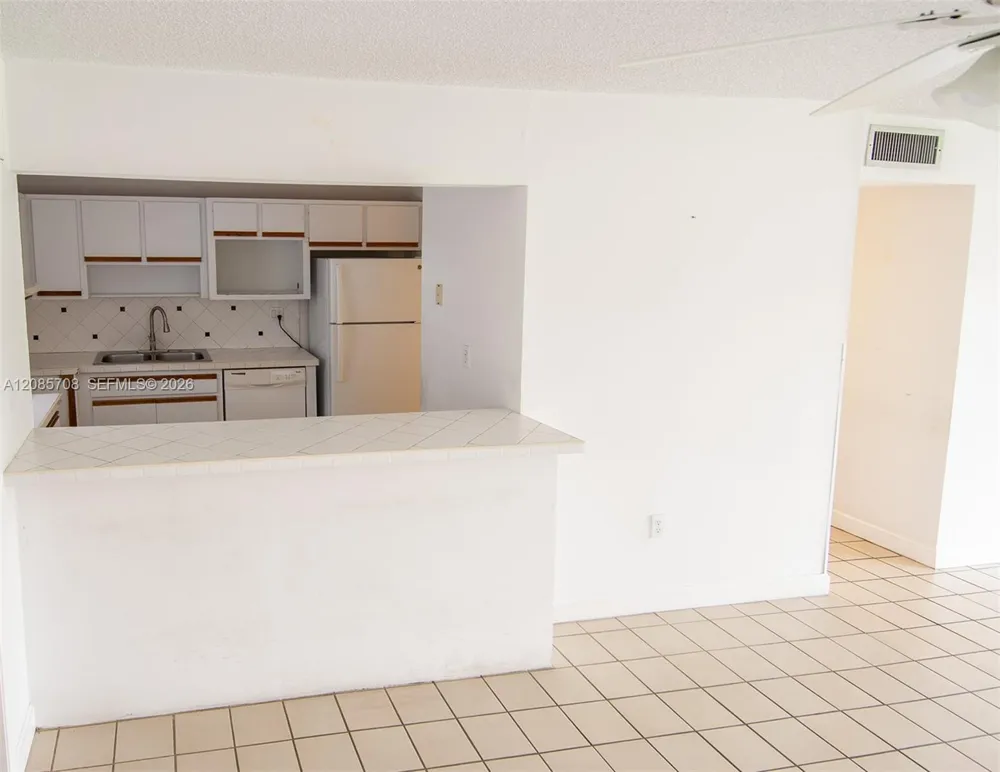 506 NW 87th Ave #212 Miami, FL 33172