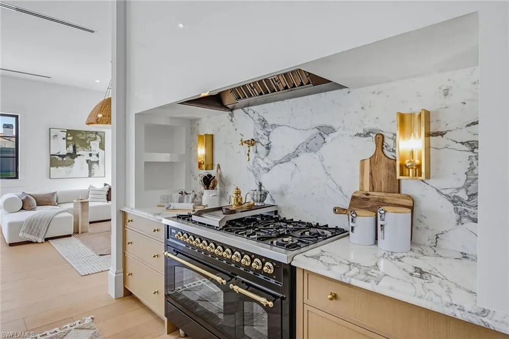 839 Chestnut Court Marco Island, FL 34145