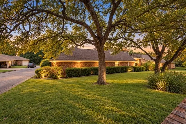 68 Legend Road Benbrook, TX 76132