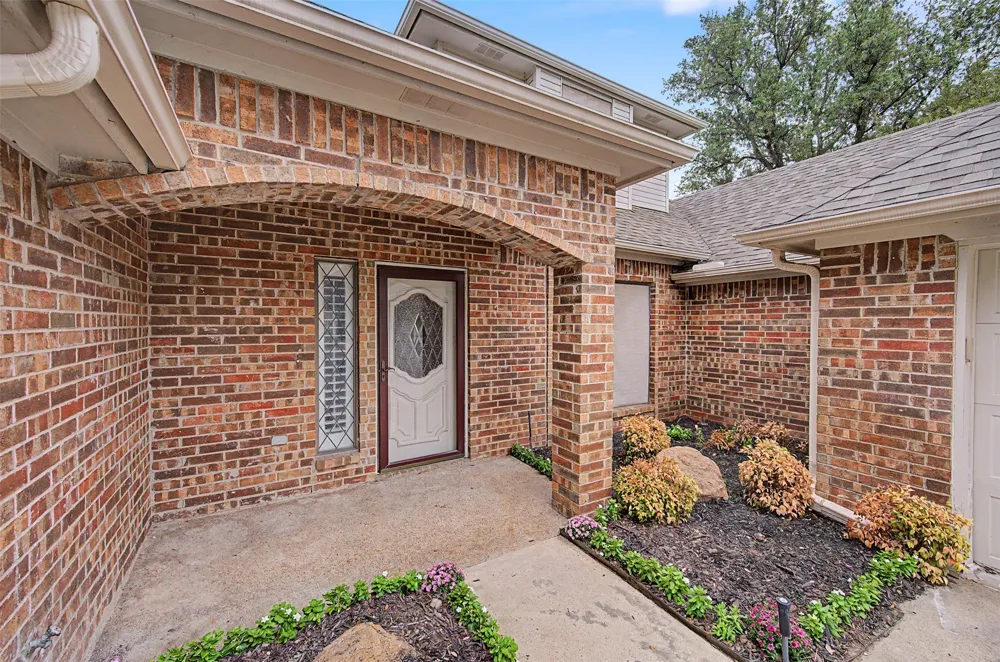 68 Legend Road Benbrook, TX 76132
