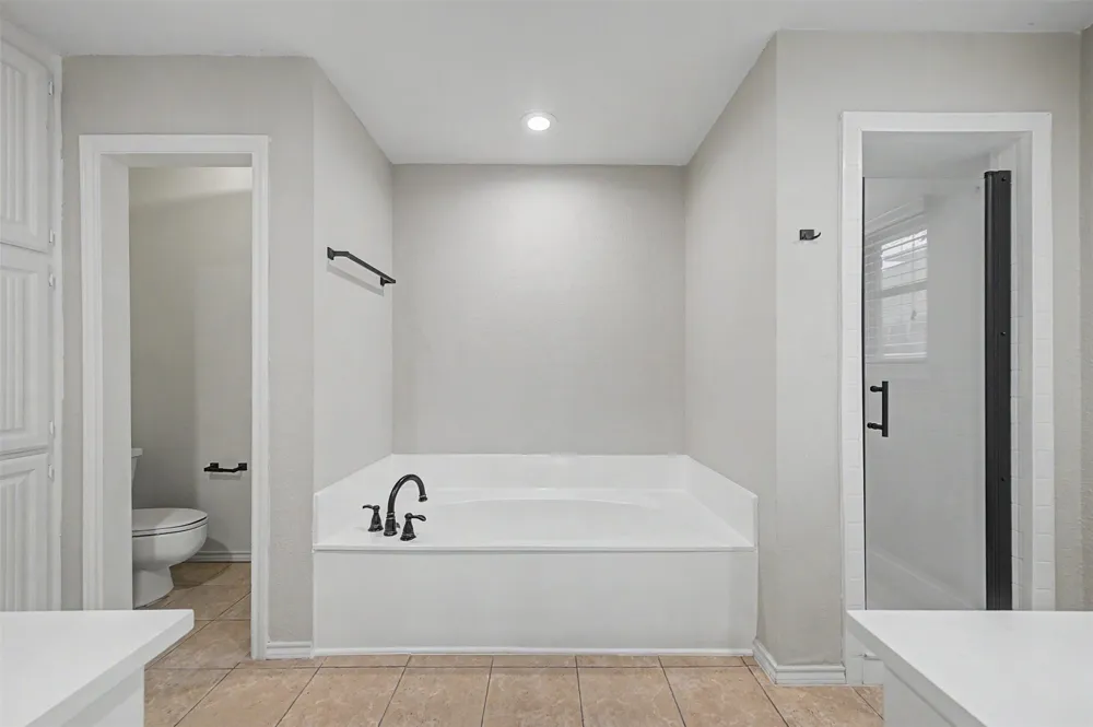68 Legend Road Benbrook, TX 76132