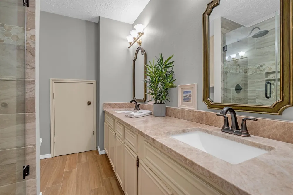 1302 Minchen Drive Deer Park, TX 77536