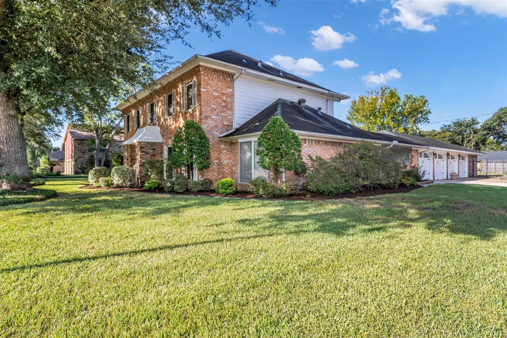 1302 Minchen Drive Deer Park, TX 77536